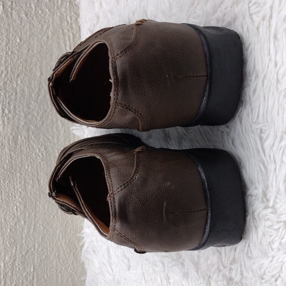 Comfortview Brown Faux Leather Floral Strap Upper Round Toe Low Heel Casual Shoe - Picture 5 of 16